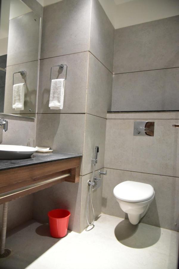 Hotel Crystal Grand Халдвані Екстер'єр фото